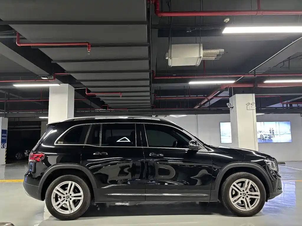 MERCEDES BENZ GLB 2023