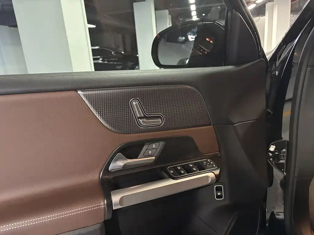 MERCEDES BENZ GLB 2023