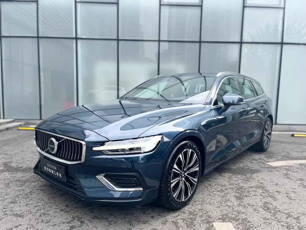 VOLVO V60 2024
