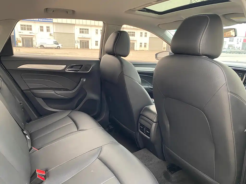 ROEWE I6 NEW ENERGY 2017