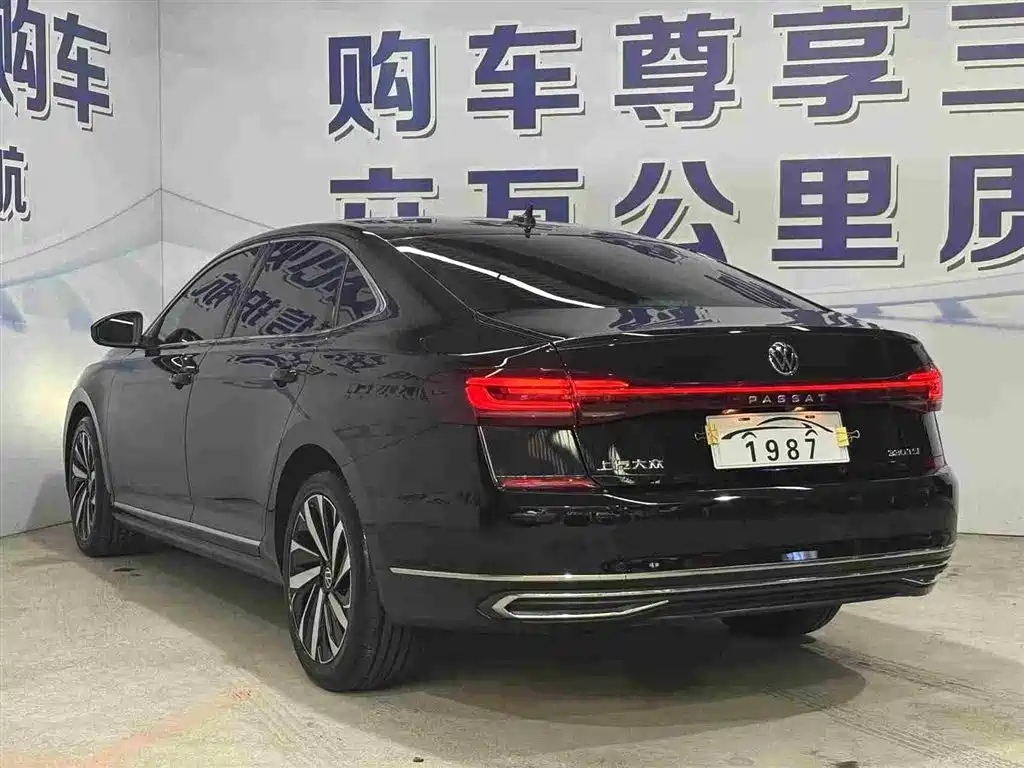 VOLKSWAGEN PASSAT 2023
