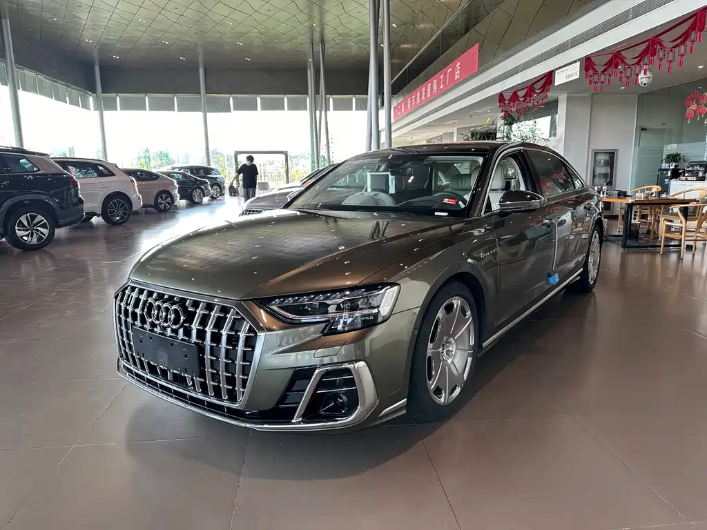 AUDI A8 2024