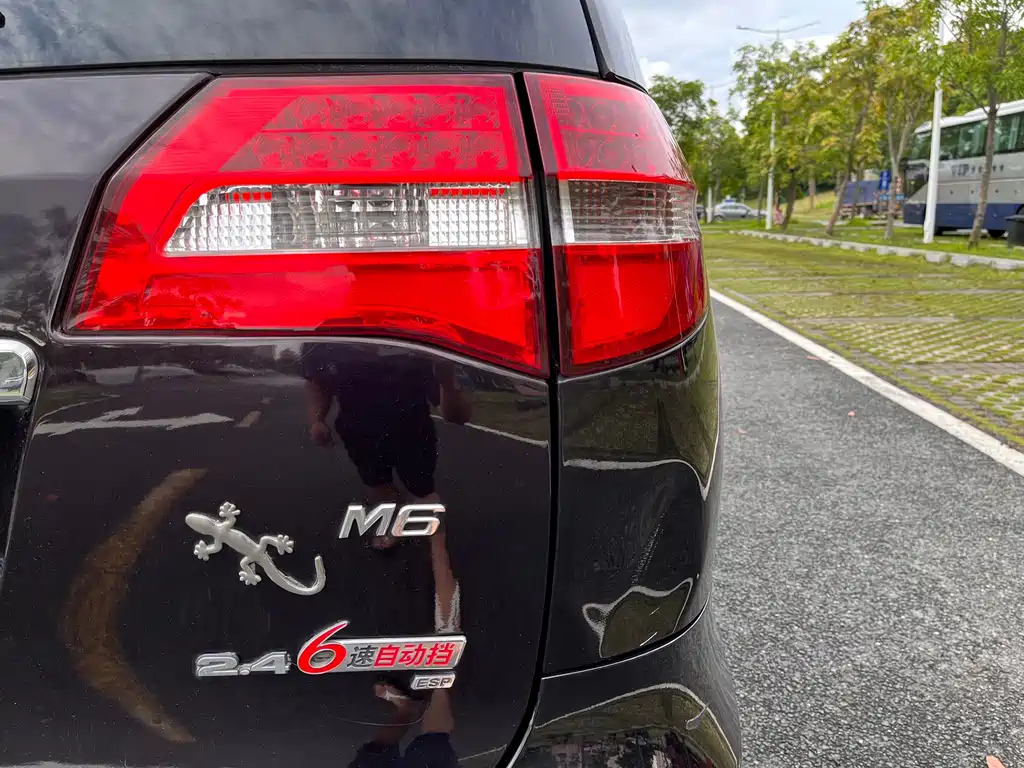 BYD M6 2015