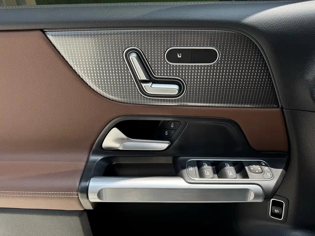 MERCEDES BENZ GLB 2023