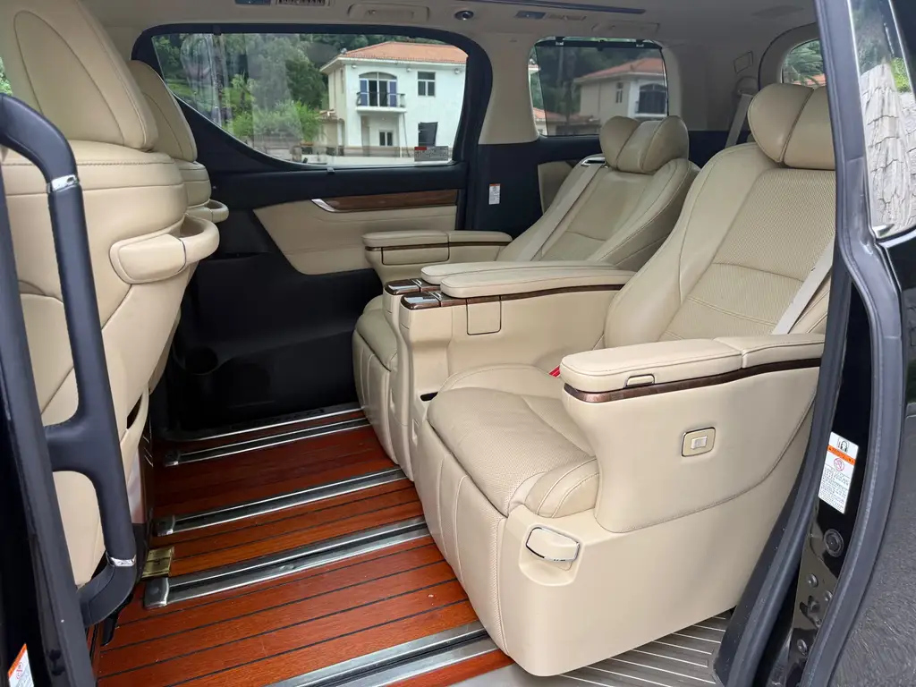 TOYOTA ALPHARD 2015