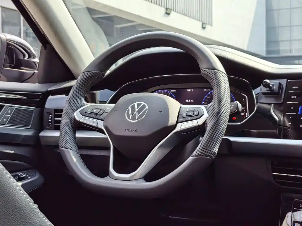 VOLKSWAGEN PASSAT 2025