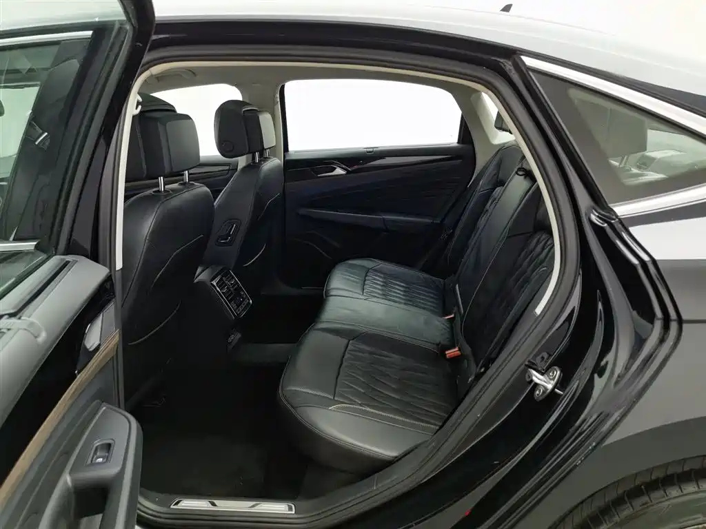 VOLKSWAGEN PASSAT 2019