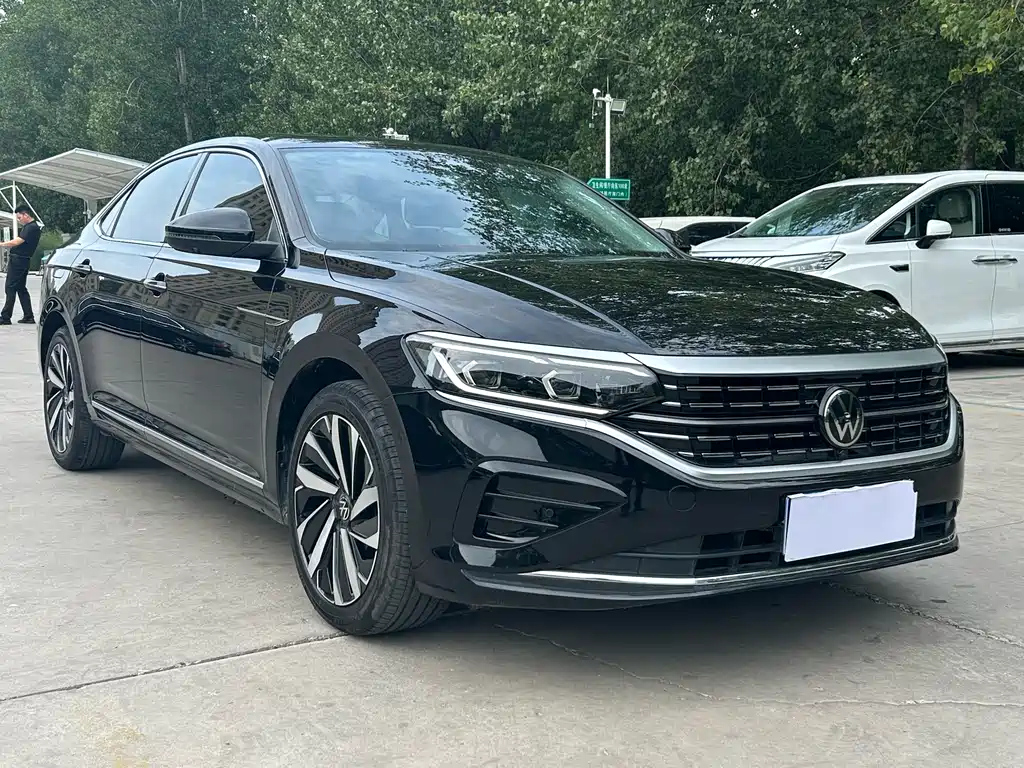 VOLKSWAGEN PASSAT 2024