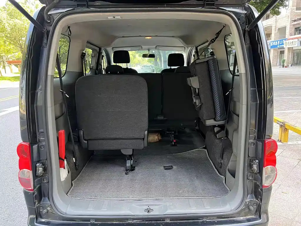 NISSAN NV200 2013