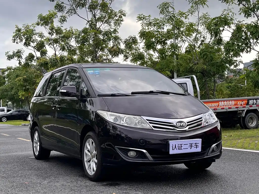 BYD M6 2015