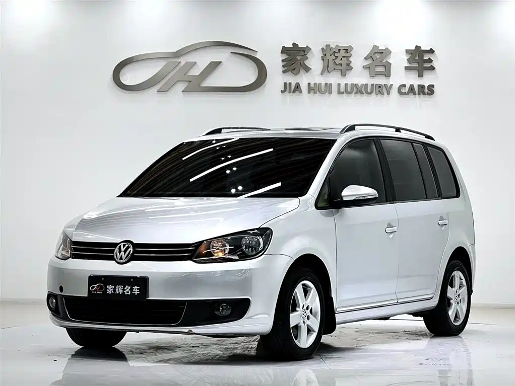 VOLKSWAGEN TOURAN 2011