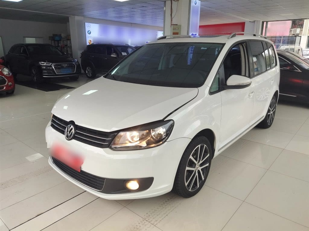 VOLKSWAGEN TOURAN 2015