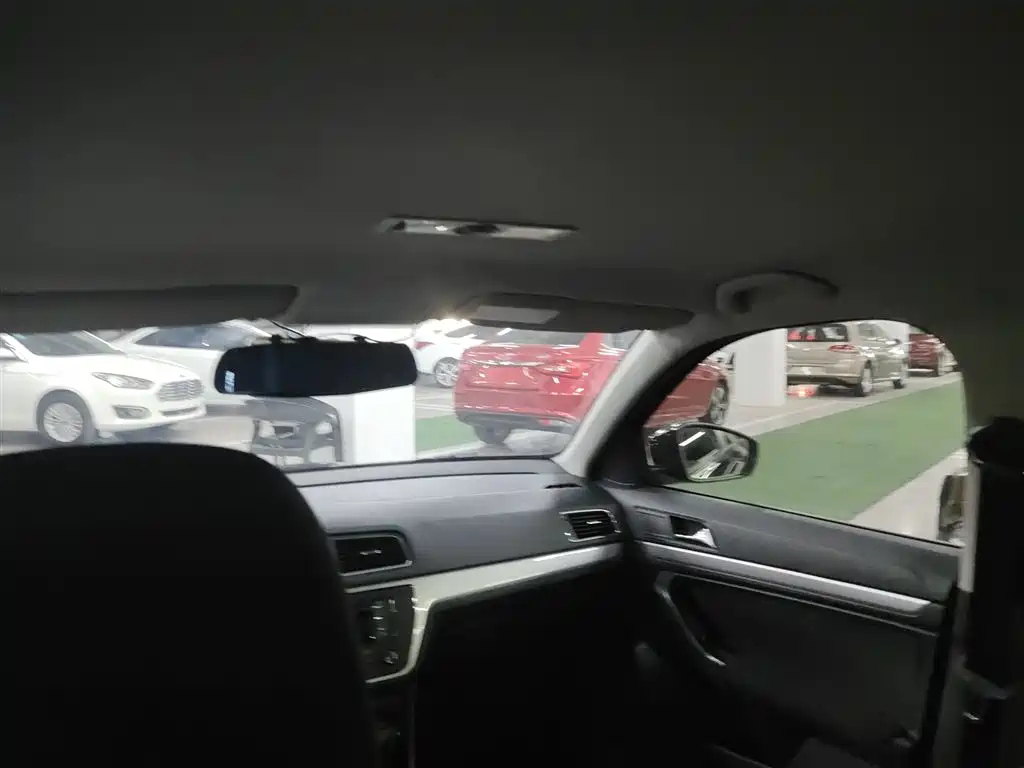 VOLKSWAGEN LAVIDA 2015
