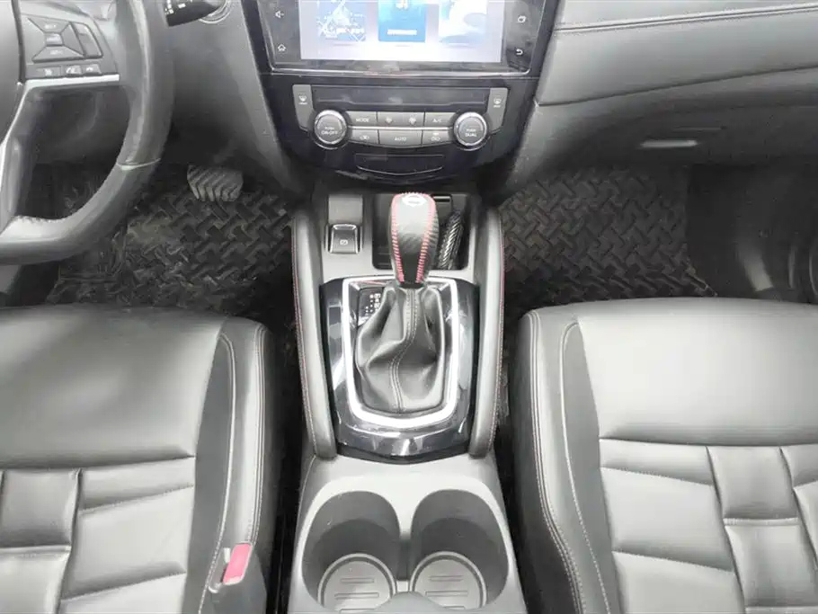NISSAN QASHQAI 2019