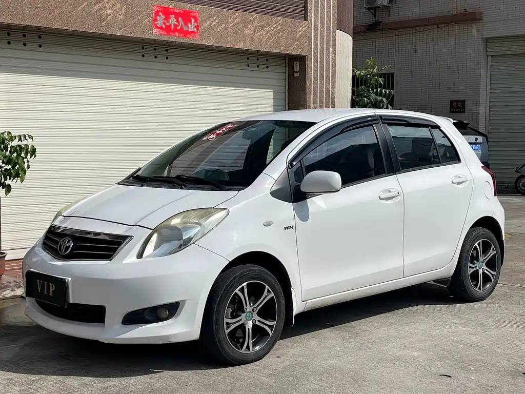 TOYOTA YARIS 2011