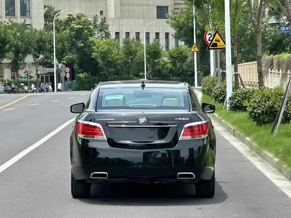 BUICK LACROSSE 2010
