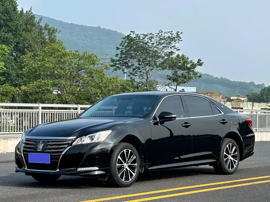 TOYOTA CROWN 2018