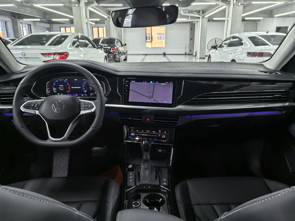 VOLKSWAGEN PASSAT 2024