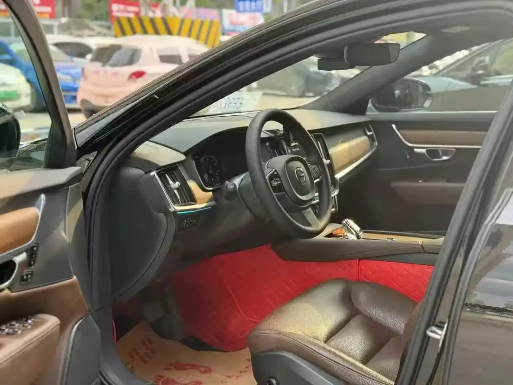 VOLVO S90 2021