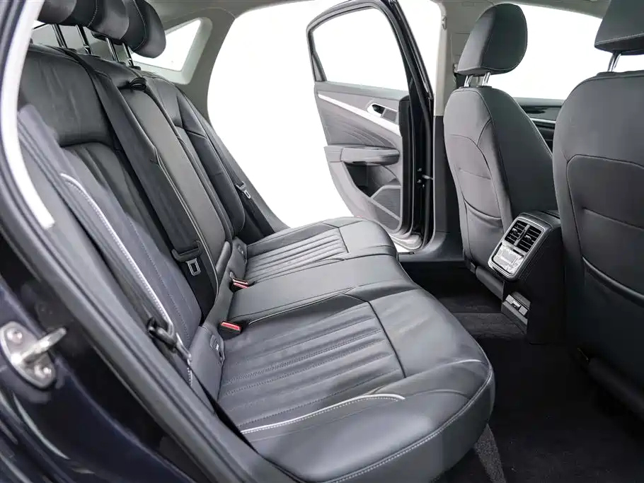 VOLKSWAGEN PASSAT 2022
