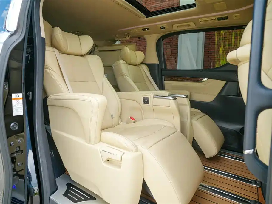 TOYOTA ALPHARD 2018