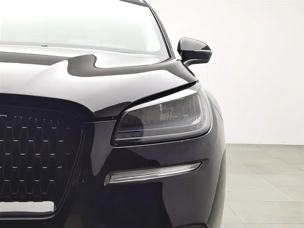 LINCOLN ADVENTURER 2021