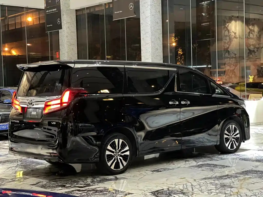 TOYOTA ALPHARD 2018