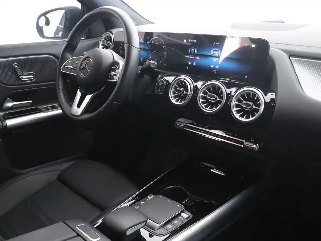MERCEDES BENZ GLA 2023