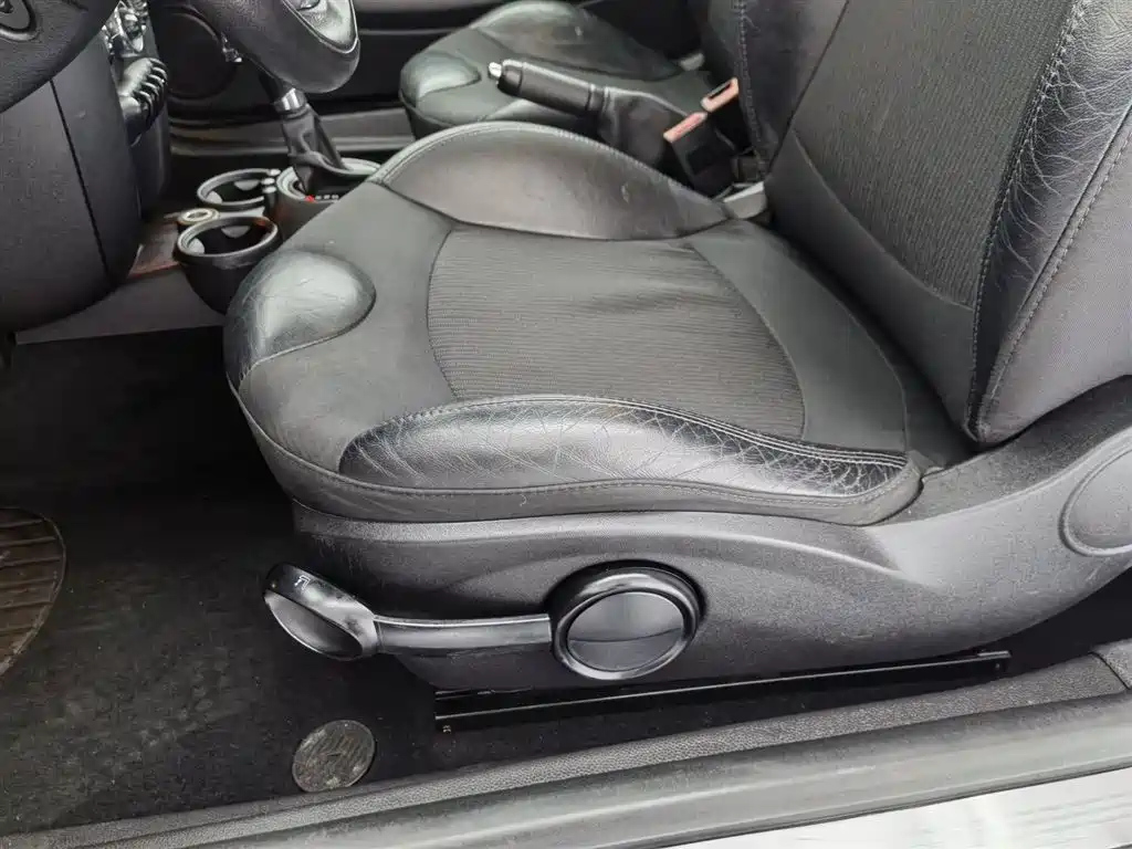 MINI CLUBMAN 2011