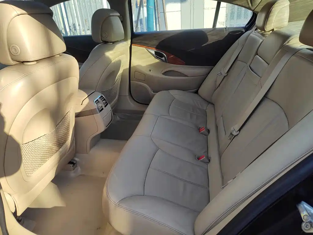 BUICK LACROSSE 2010