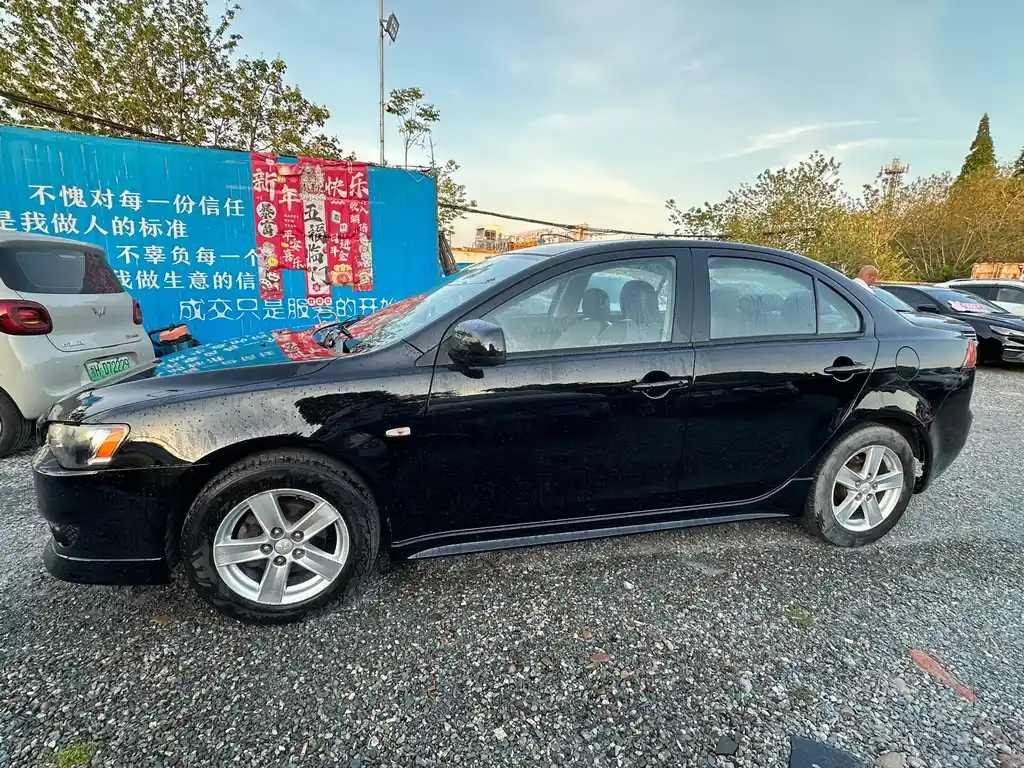 MITSUBISHI LANCER EX 2010