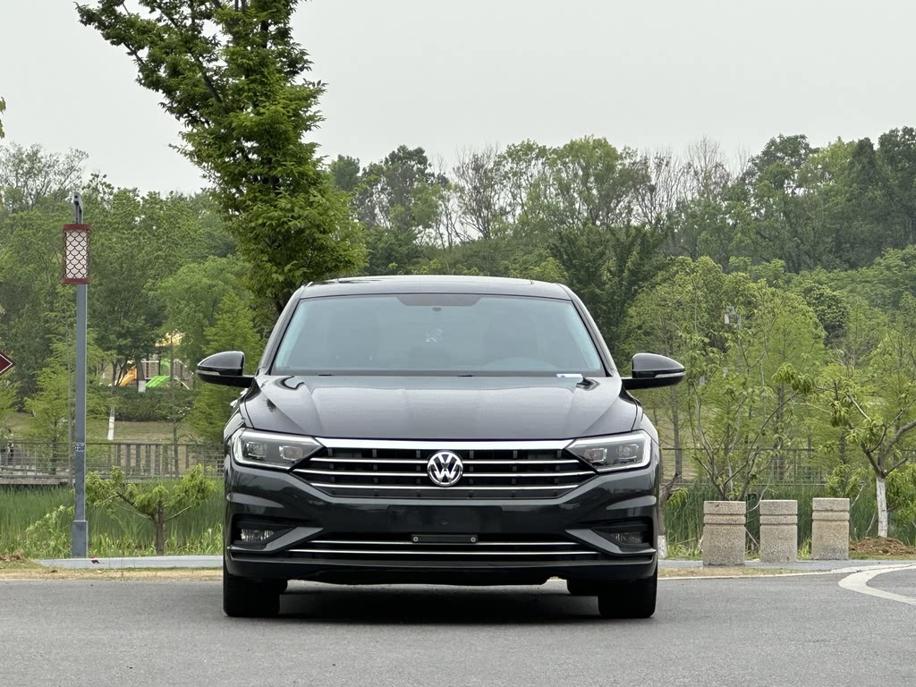 VOLKSWAGEN SAGITAR 2022
