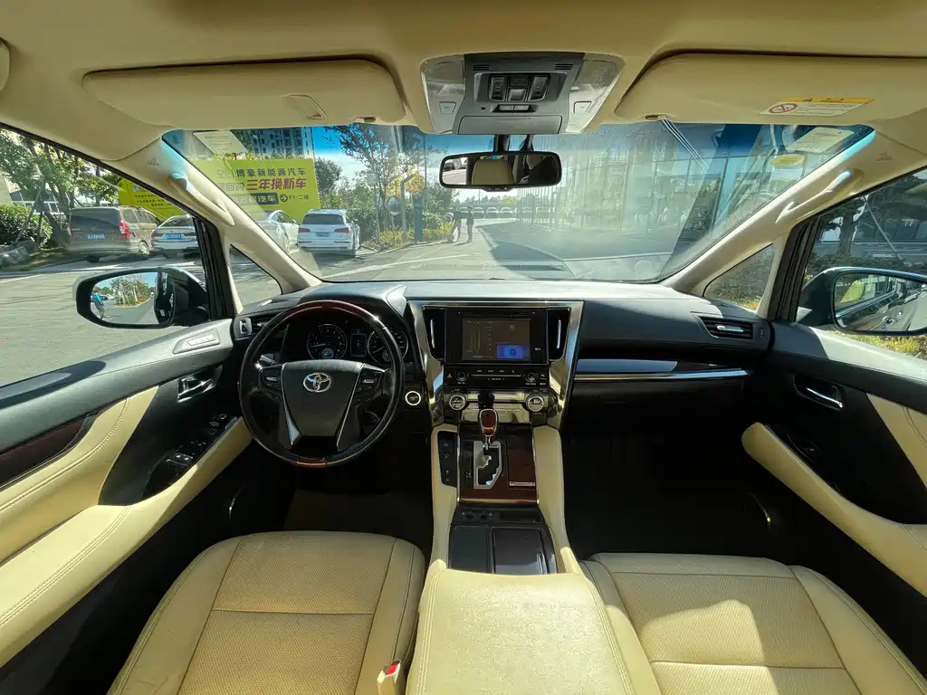 TOYOTA ALPHARD 2018