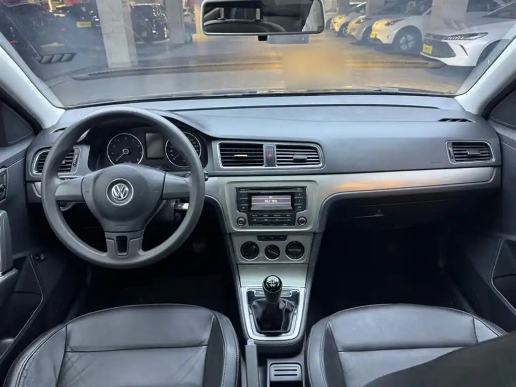 VOLKSWAGEN LAVIDA 2013