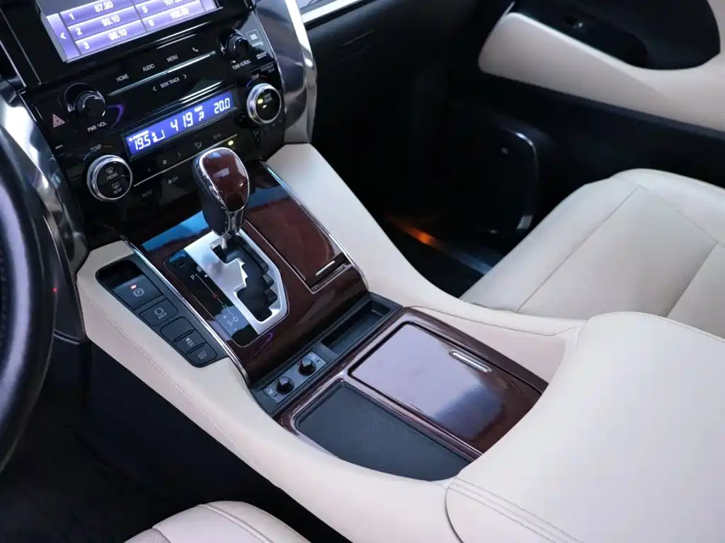 TOYOTA ALPHARD 2017