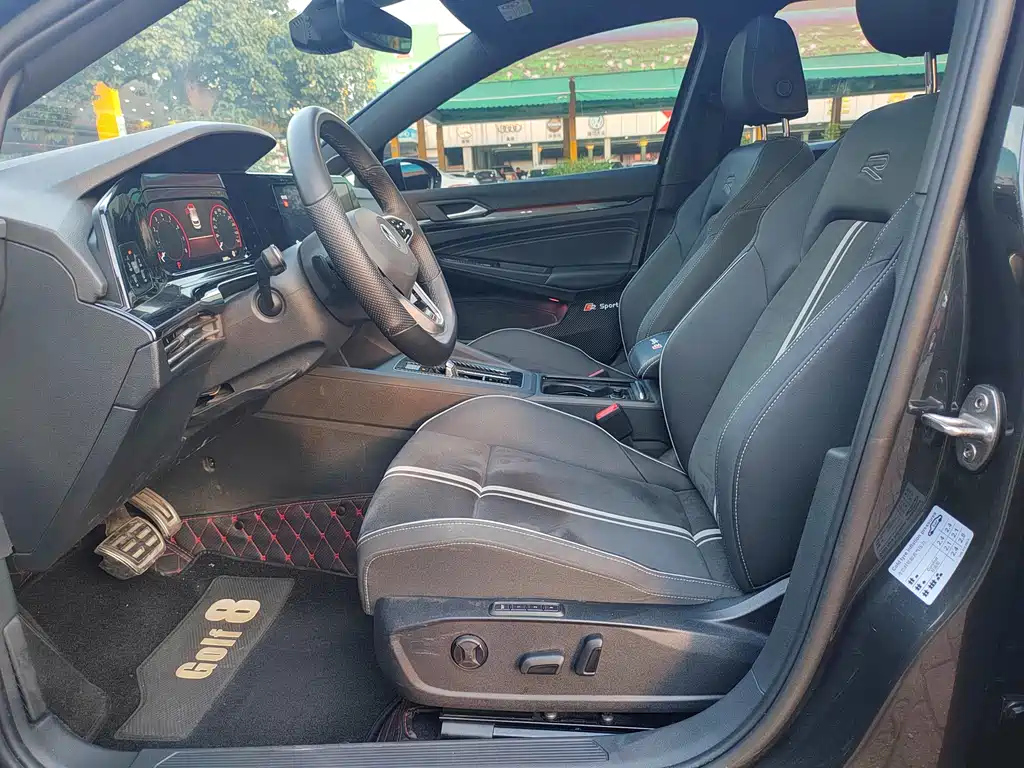 VOLKSWAGEN GOLF 2021