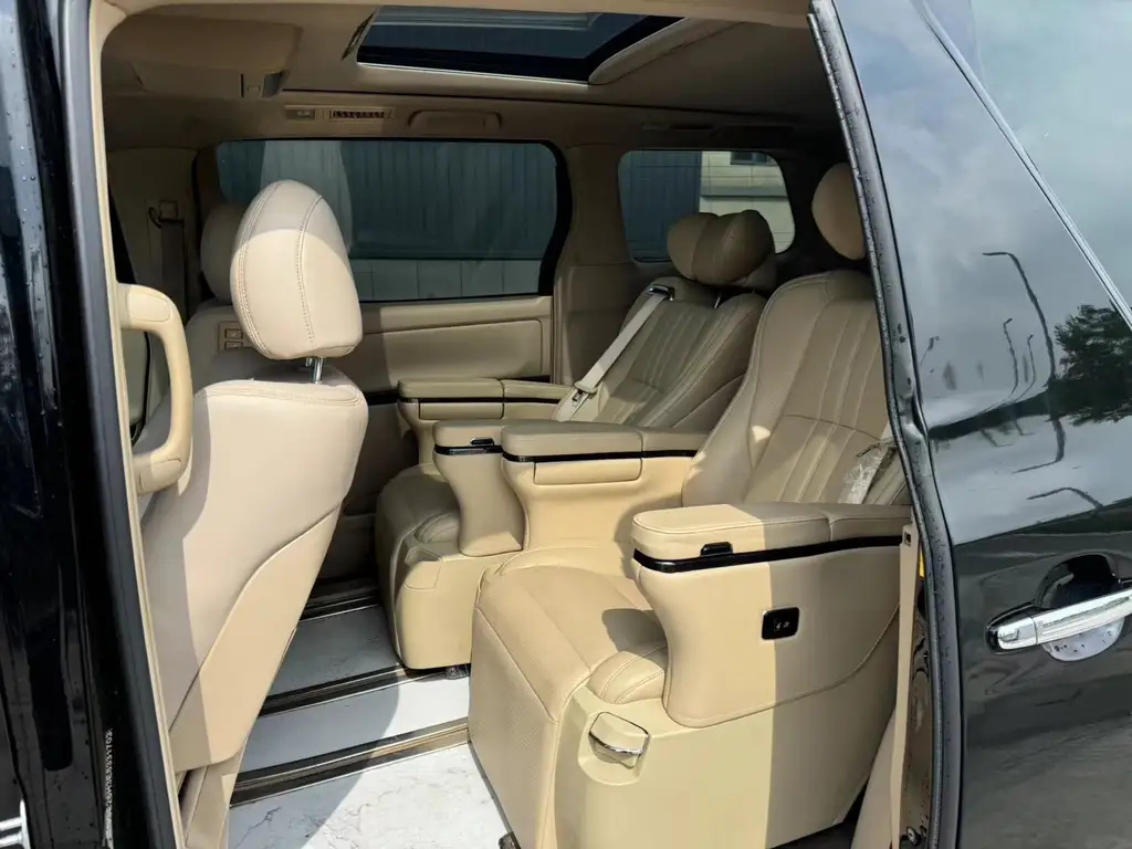 TOYOTA ALPHARD 2011