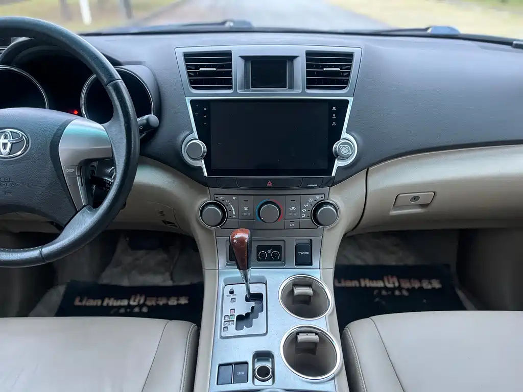 TOYOTA HIGHLANDER 2011