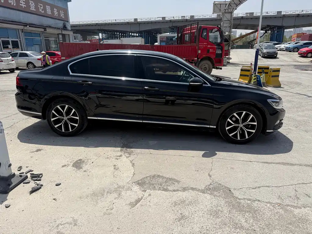 VOLKSWAGEN MAGOTAN 2017