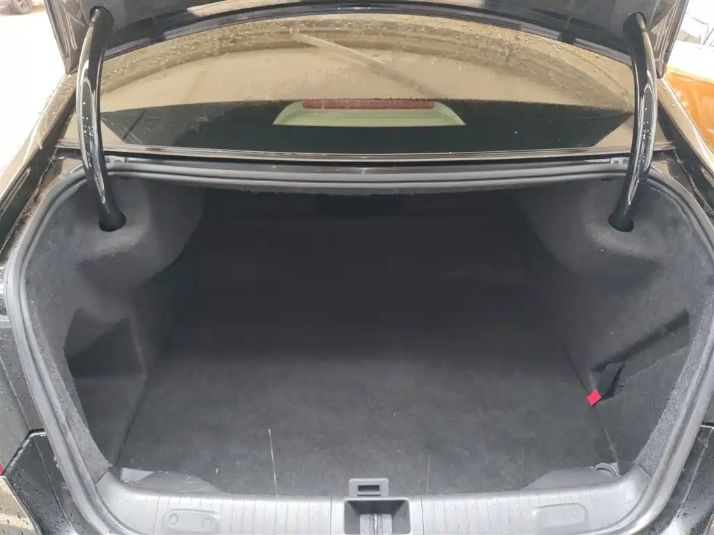 ROEWE 950 2015