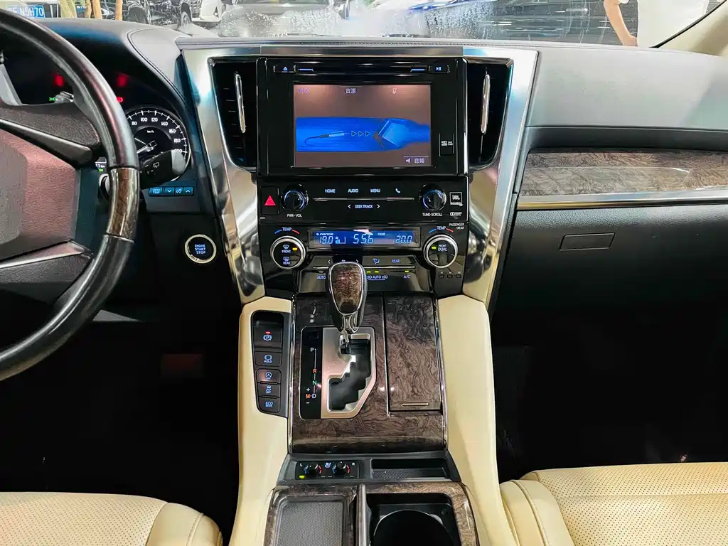 TOYOTA ALPHARD 2018