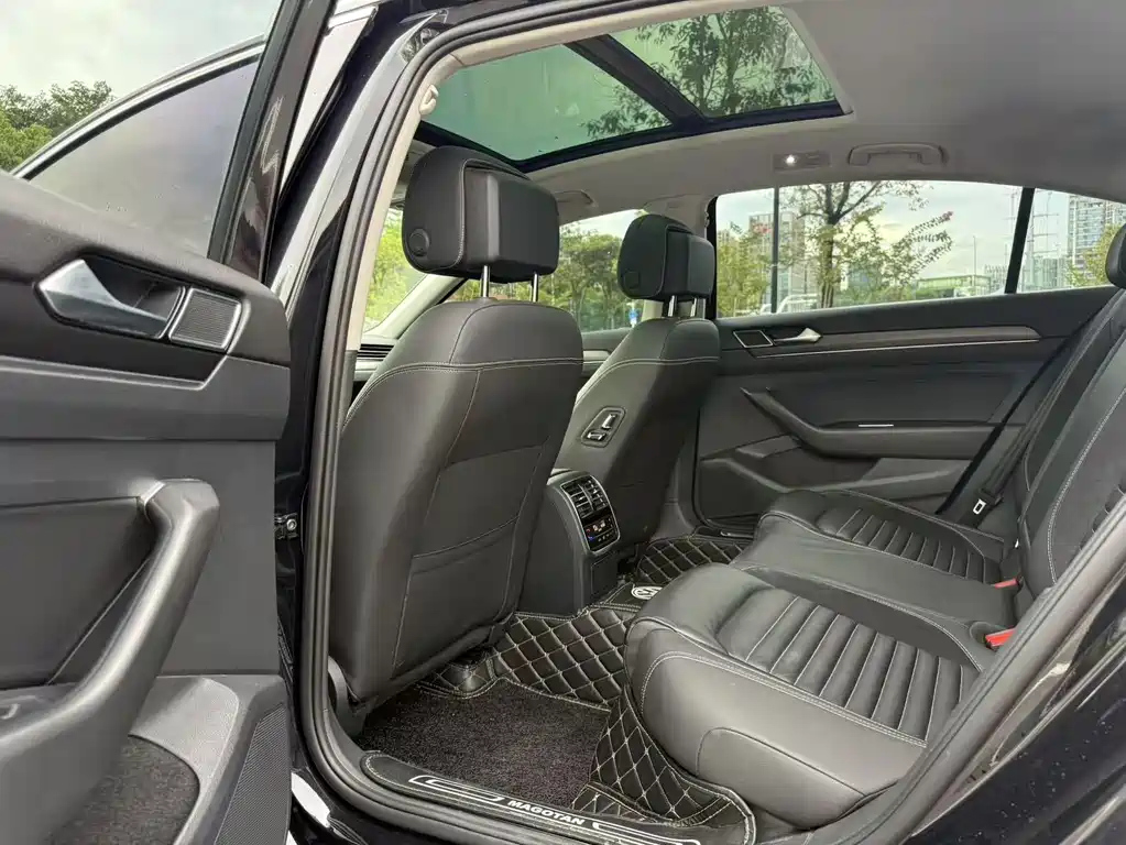 VOLKSWAGEN MAGOTAN 2020