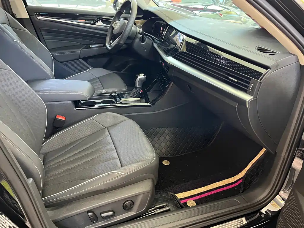 VOLKSWAGEN PASSAT 2024