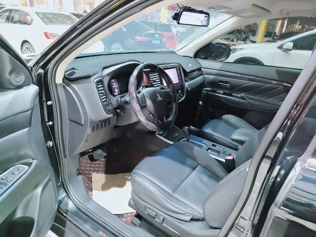 MITSUBISHI OUTLANDER 2019