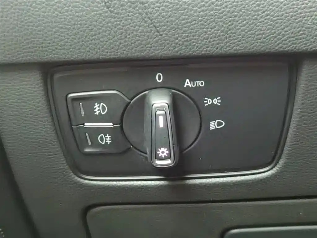 VOLKSWAGEN MAGOTAN 2019
