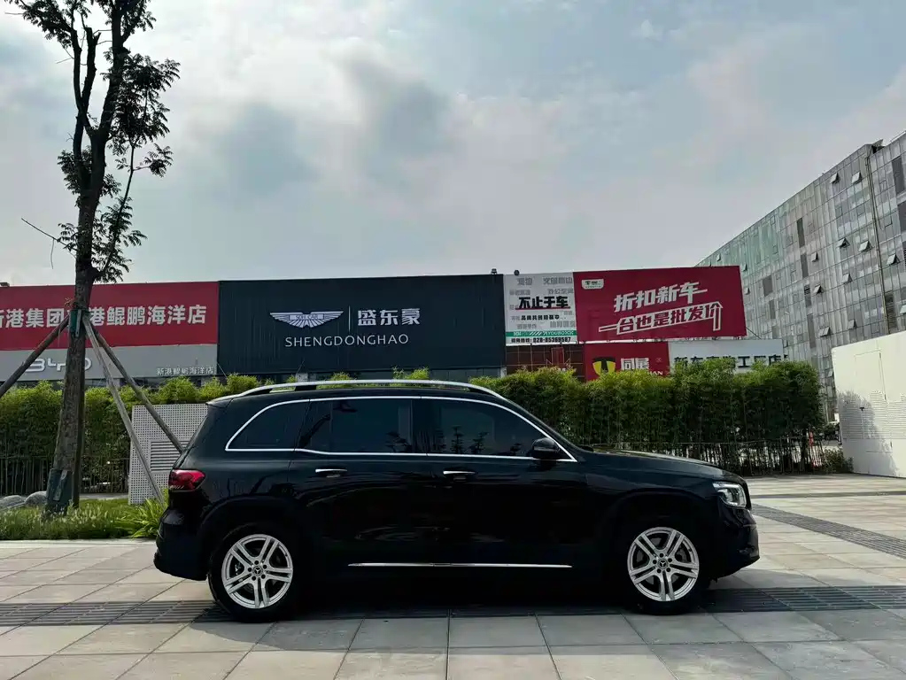 MERCEDES BENZ GLB 2023