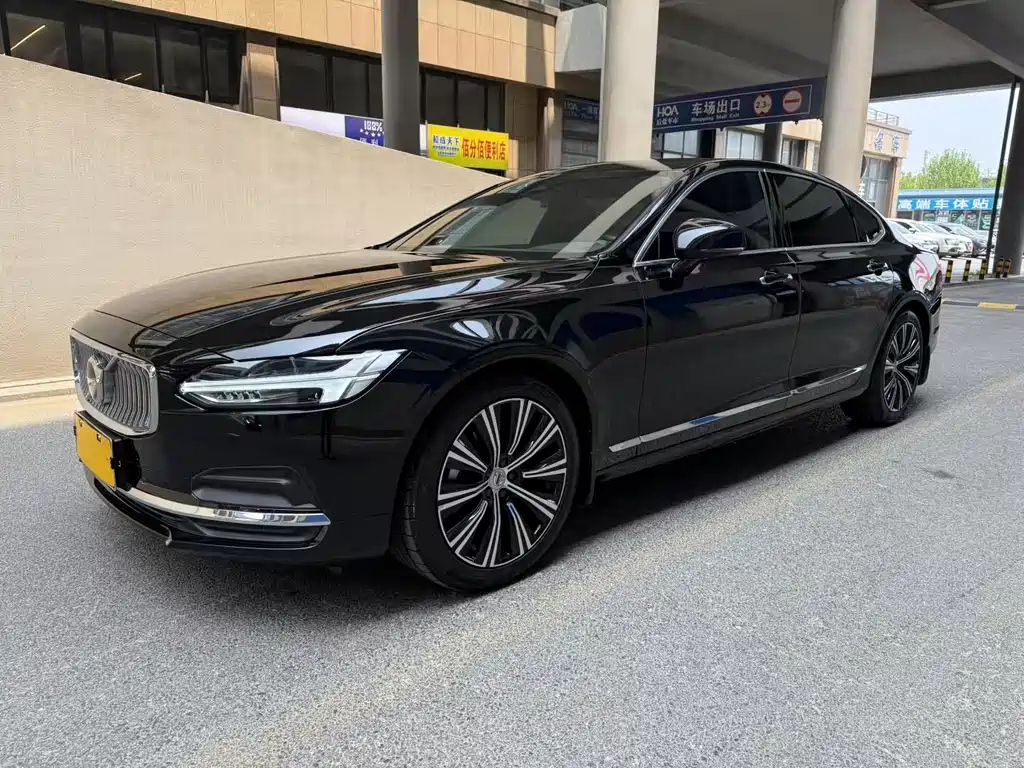 VOLVO S90 2023