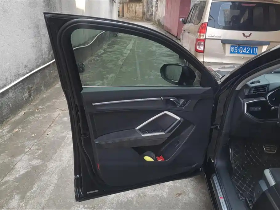 AUDI Q3 2021