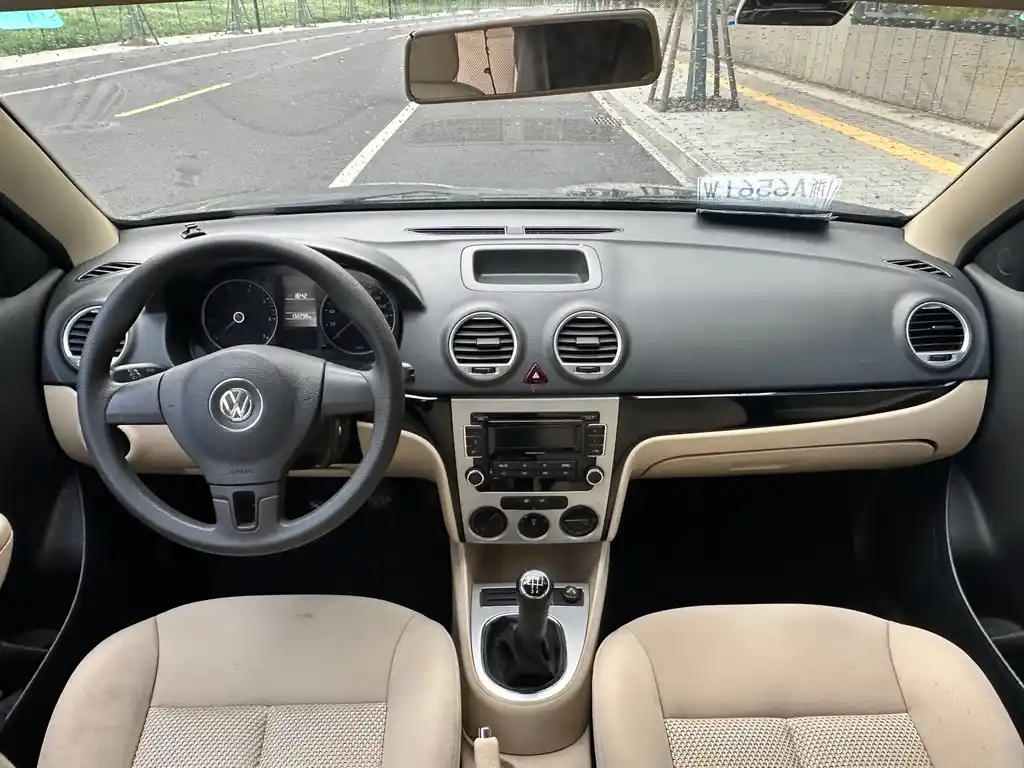VOLKSWAGEN LAVIDA 2011
