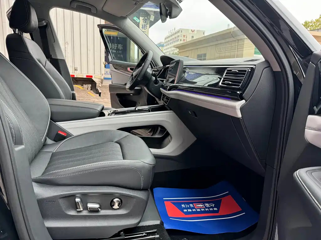 VOLKSWAGEN TOURAN 2022